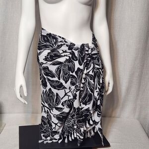 Sarong Wrap Blak White Floral Fringe Beach Wrap Cover Up Sarong Style Vacation